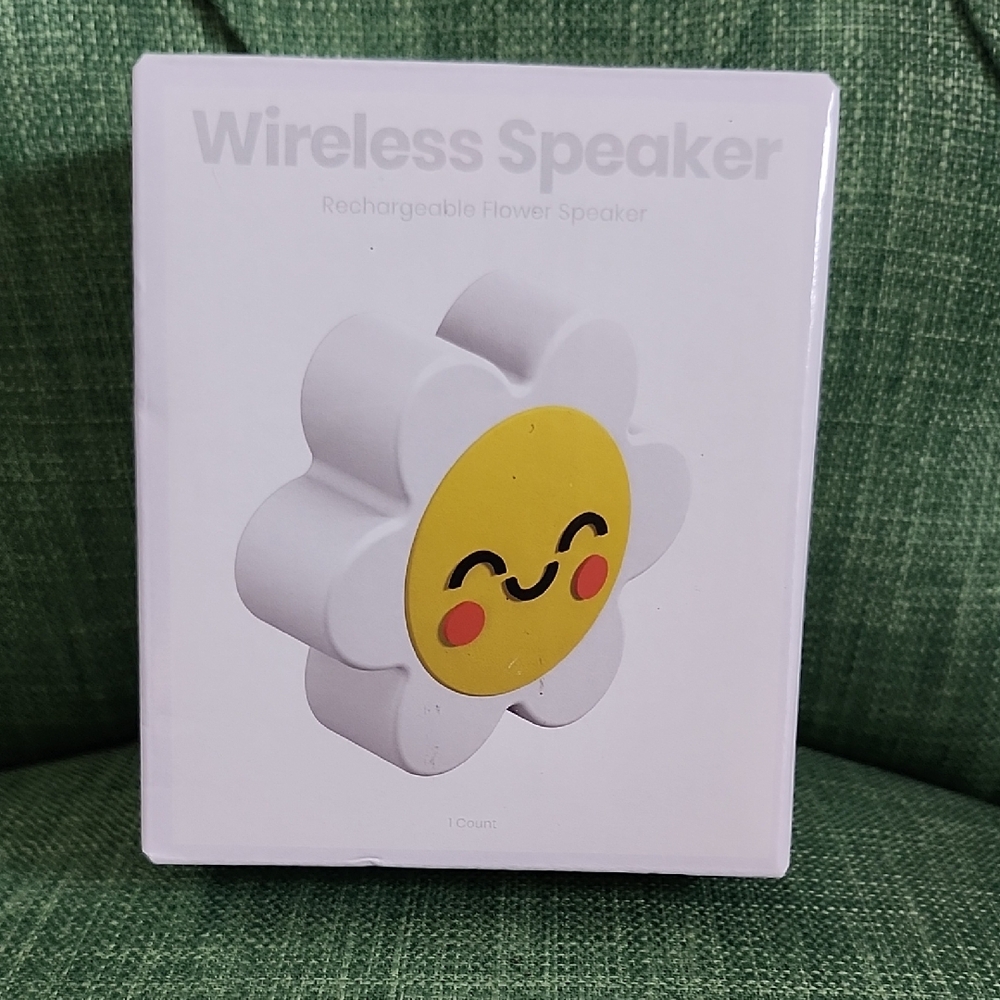 Wireless Flower Daisy Speaker - White and Yellow